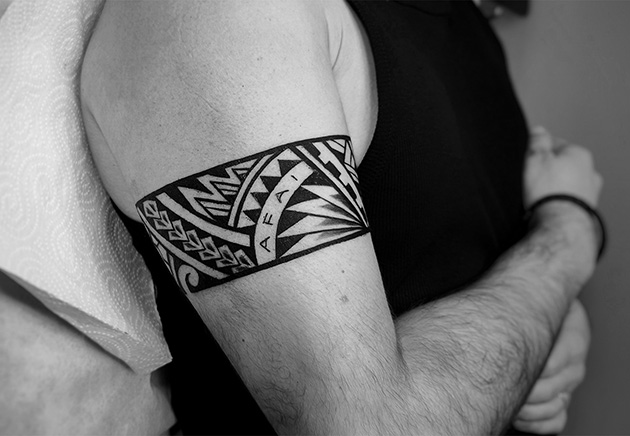 Tatuaje de brazalete samoano